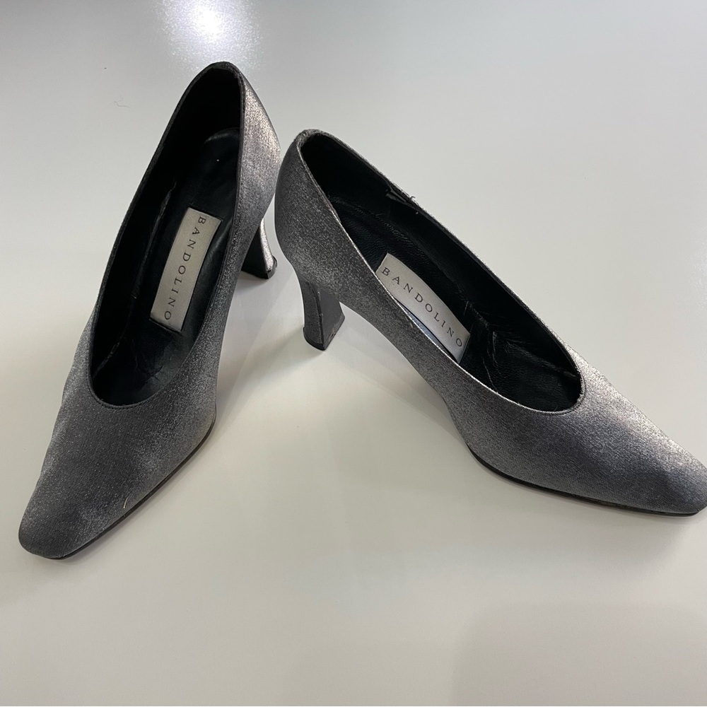 Bandolino Metallic Pewter Silver Heels Womens 8 Formal Wedding Funeral Evening